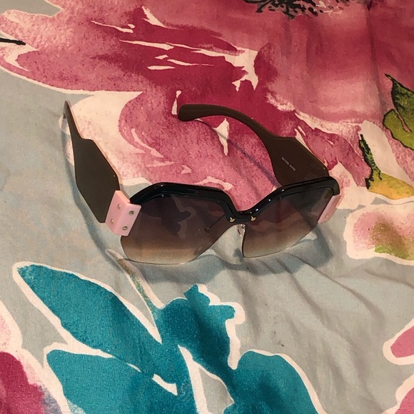 sunglasses - Picture 1 of 1